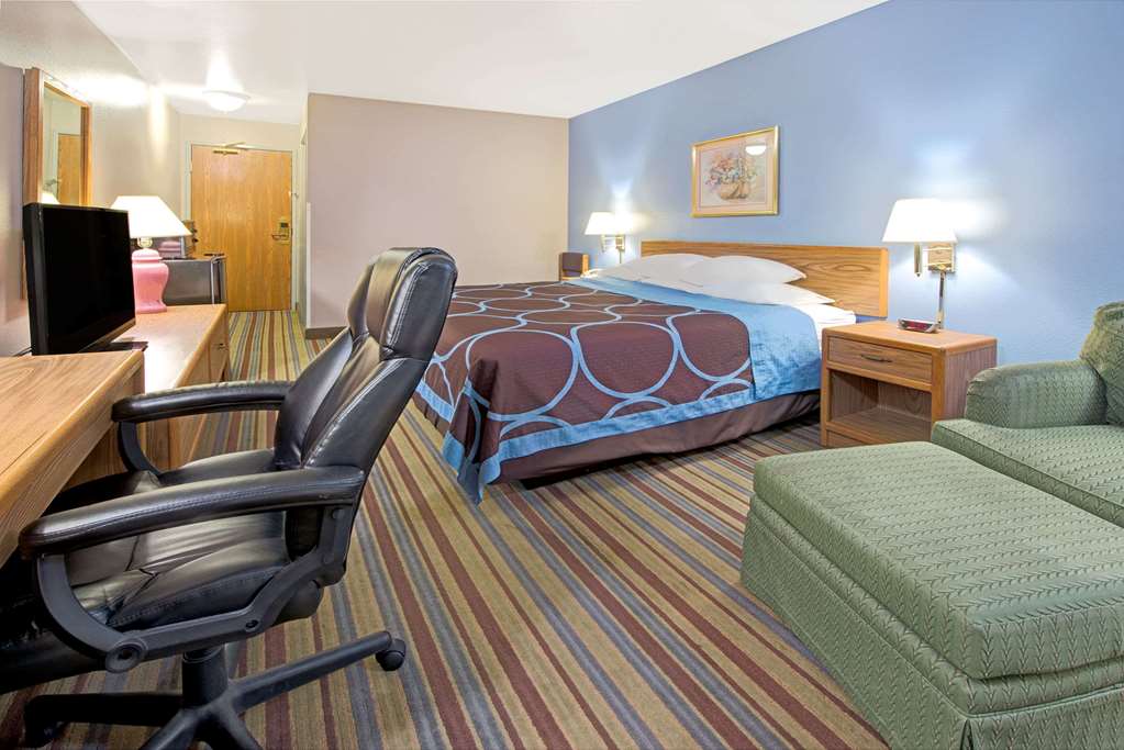 Super 8 by Wyndham Pontoon Beach IL St. Louis MO Area - photo 7