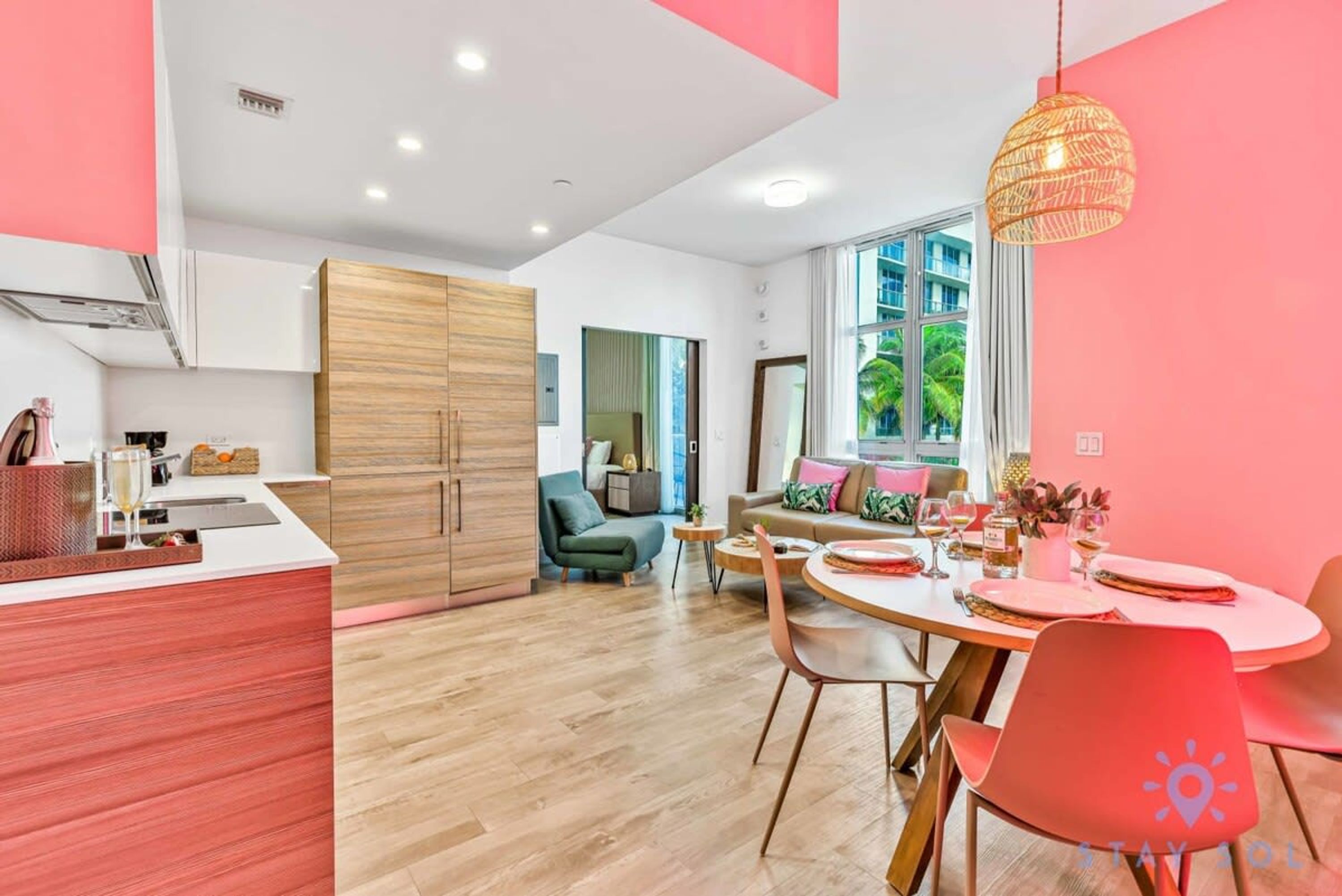 Cozy Apartment Hot Tub NearBeach Broad walk — 4-Star Luxury Hotel in Hollywood, United States