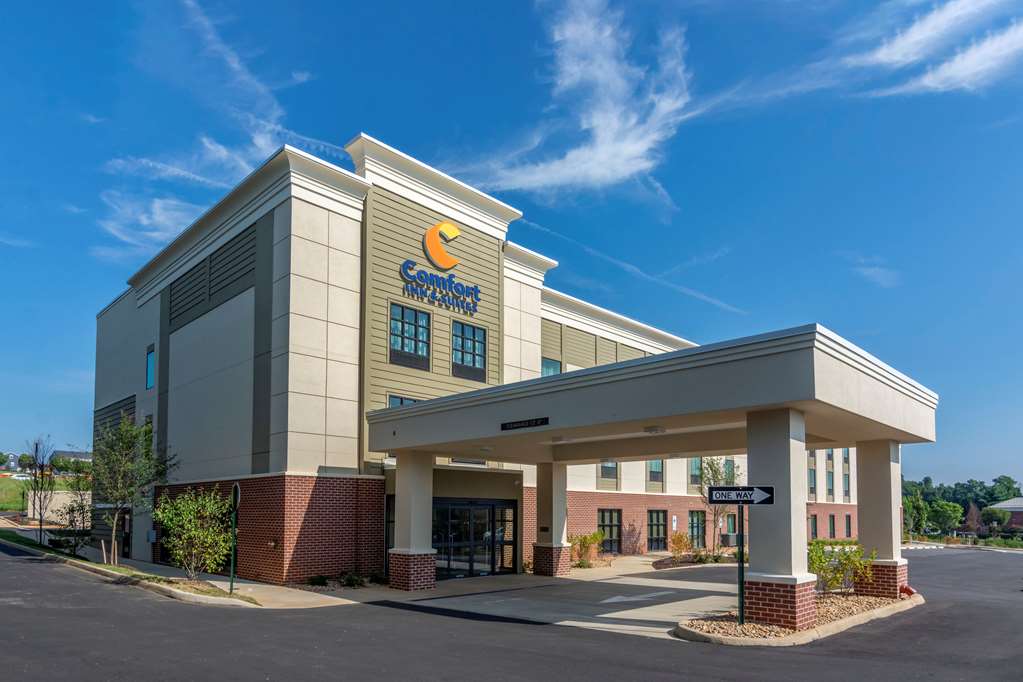 Comfort Inn & Suites Charlottesville Hollymead Town Center in Charlottesville, United States