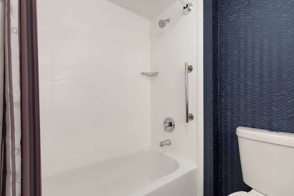 La Quinta Inn & Suites by Wyndham Austin Southwest - photo 24
