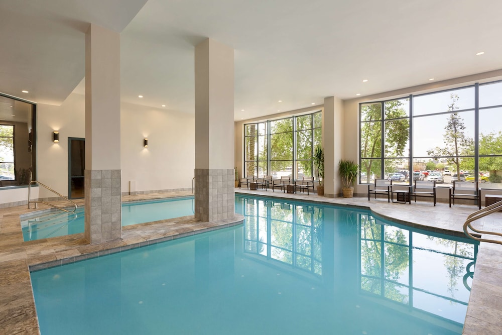 Embassy Suites by Hilton Phoenix Downtown North - photo 37
