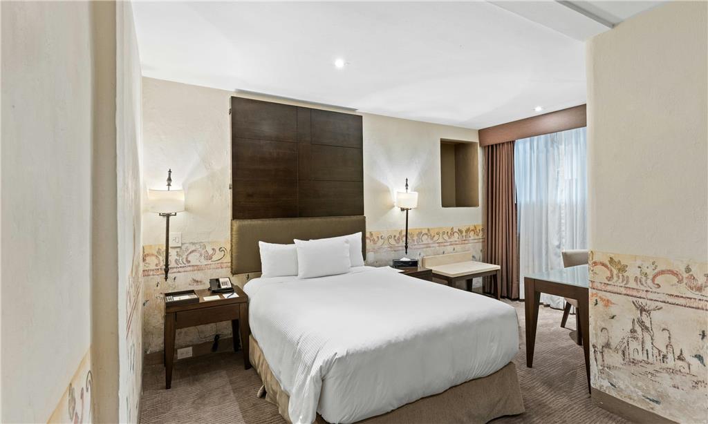 Grand Class Suite double bed
