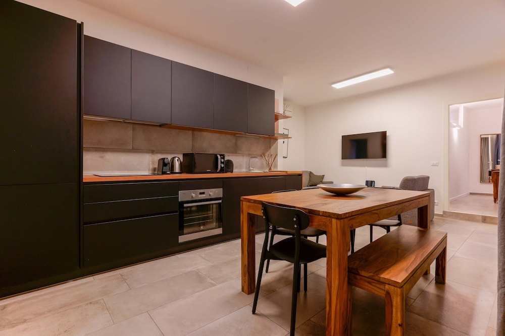Sette Chiese Apartment — 4-Star Luxury Hotel in Bologna, Italy