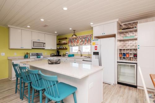 Moon Struck by Oak Island Accommodations - photo 15