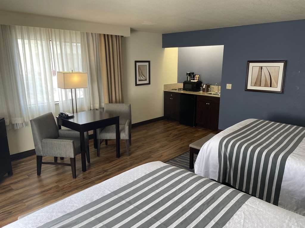 Best Western Plus Edmonds Harbor Inn - photo 17