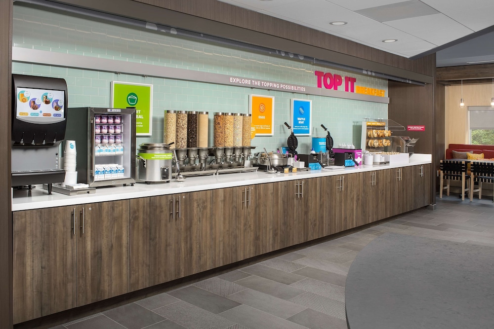 Tru by Hilton Charlotte Airport Lake Pointe - photo 30