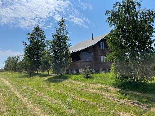 AVALON Котедж на озері - carbon neutral hotel in Boryslav