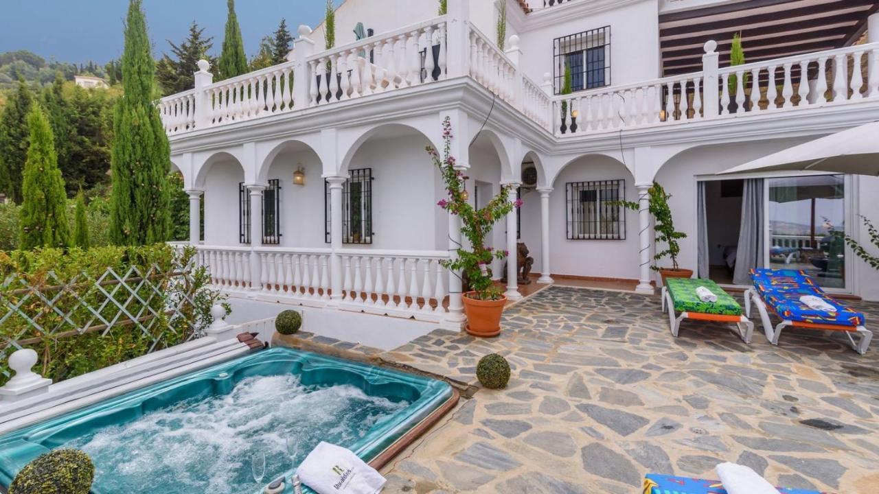 Villa El Arco Iris de la Montana Sayalonga by Ruralidays — 4-Star Luxury Hotel in Sayalonga, Spain