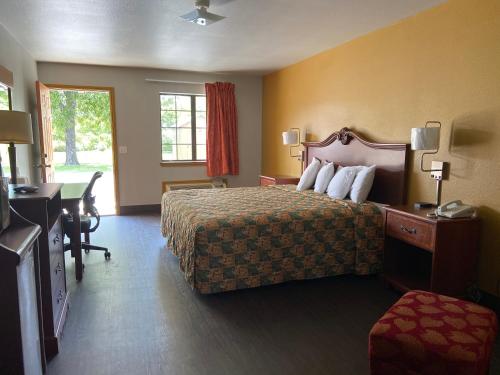 Redbud Inn - photo 18