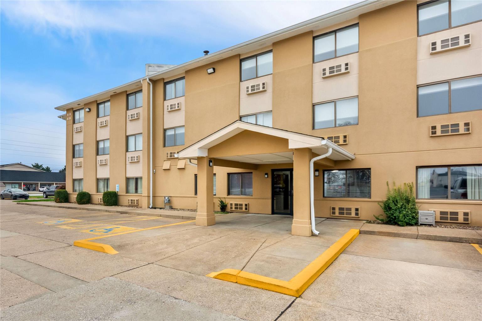 Super 8 by Wyndham Evansville East - photo 3