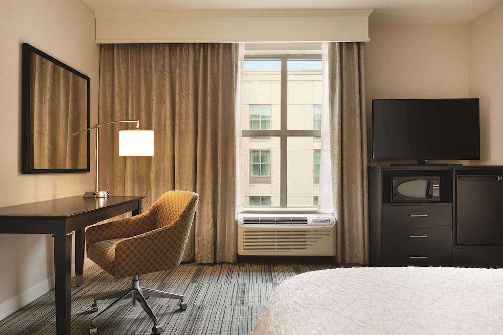 Hampton Inn & Suites Roanoke Downtown - photo 10