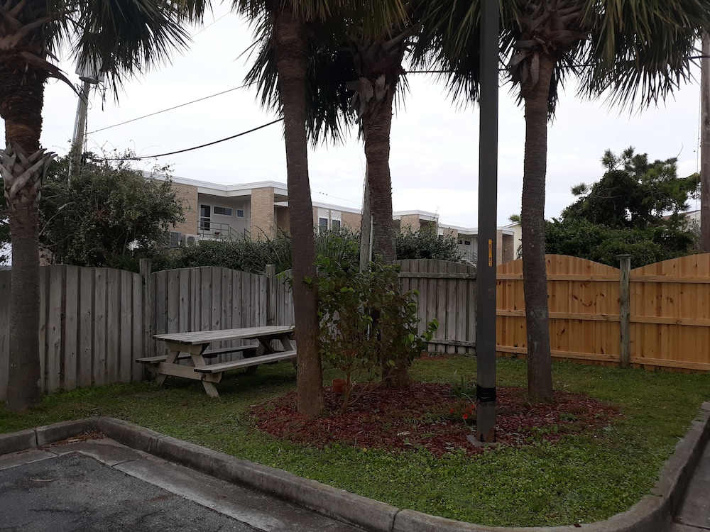 Sandpeddler Inn & Suites - photo 284