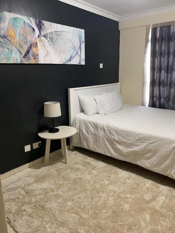 Peaceful and Lovely 1 bedroom with a city view.