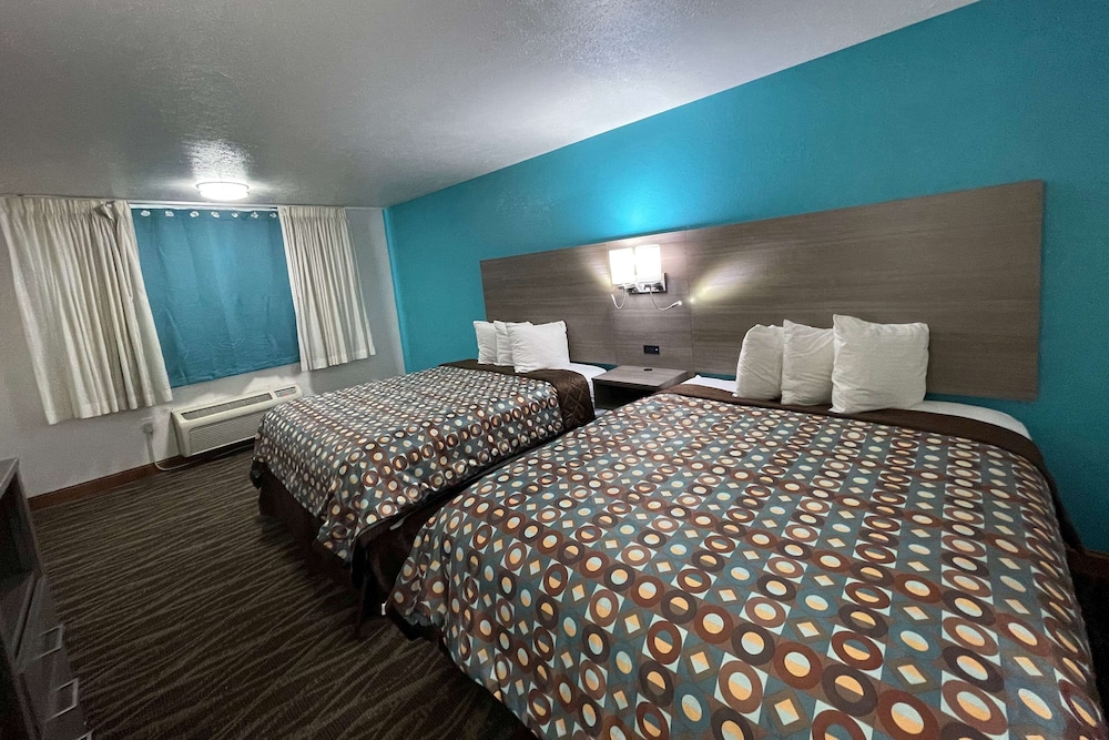 Baymont by Wyndham Bellevue Omaha - photo 20