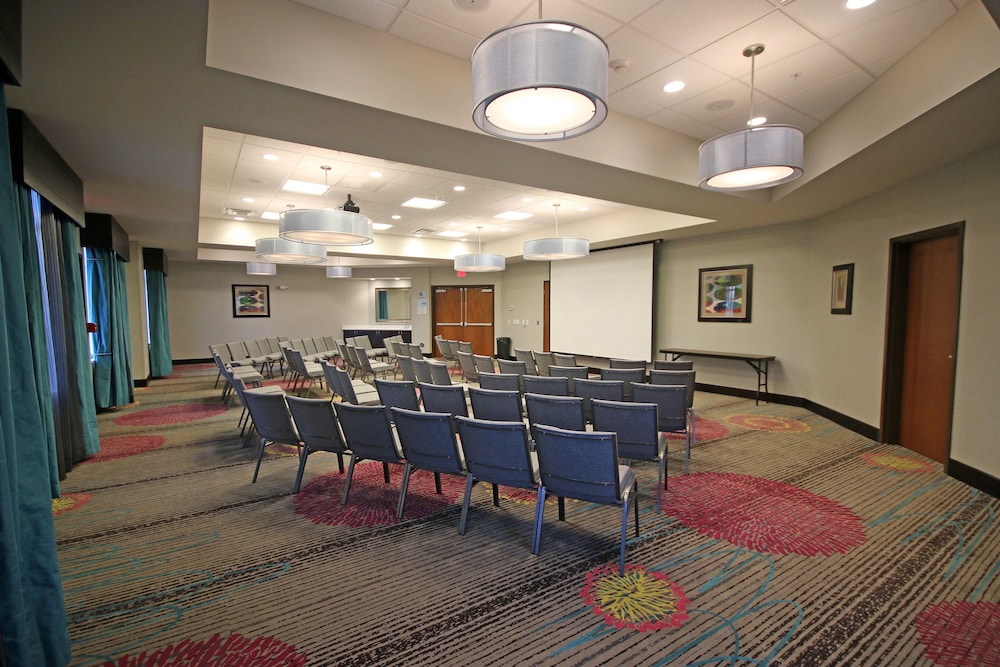 Holiday Inn Express & Suites Charlotte North by IHG - photo 22