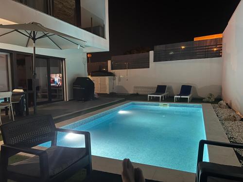 Caparica surfhouse - last minute hotel in Charneca