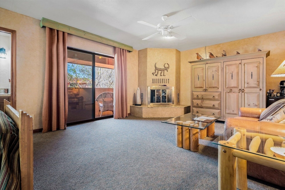 Adobe Village Southwest 1 Bedroom Apart Hotel by RedAwning - photo 13
