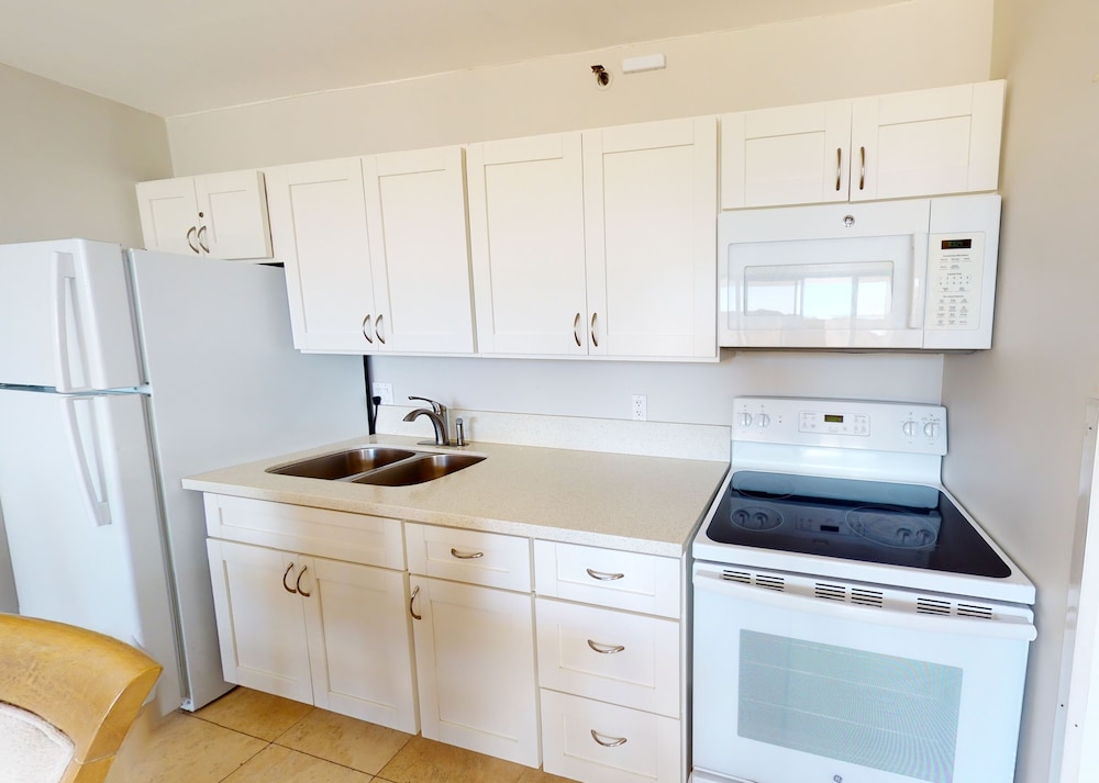 Waikiki Banyan High Level Condo with Private Lanai by Koko Resort Vacation Rentals - photo 51