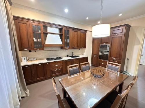 2BR Apartment in Downtown Rustaveli Residence