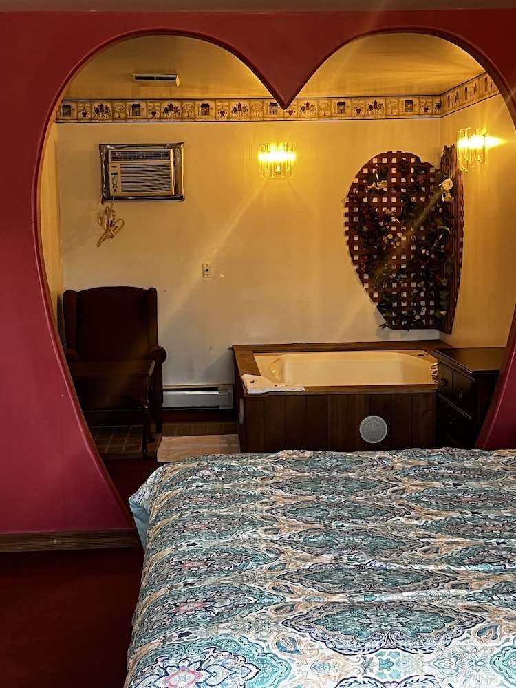 Grand Howell Inn - photo 6
