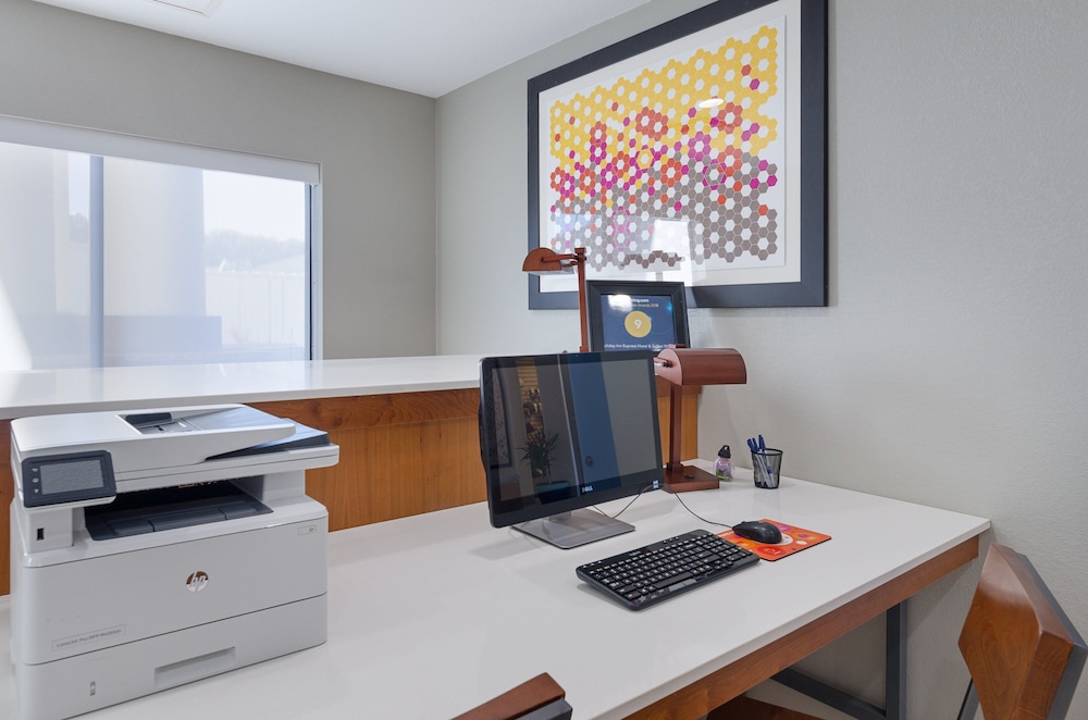 Holiday Inn Express Hotel & Suites Weston by IHG - photo 48