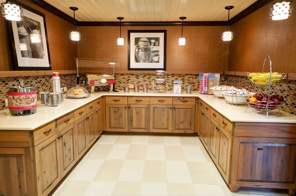 Hampton Inn & Suites Tifton - photo 16