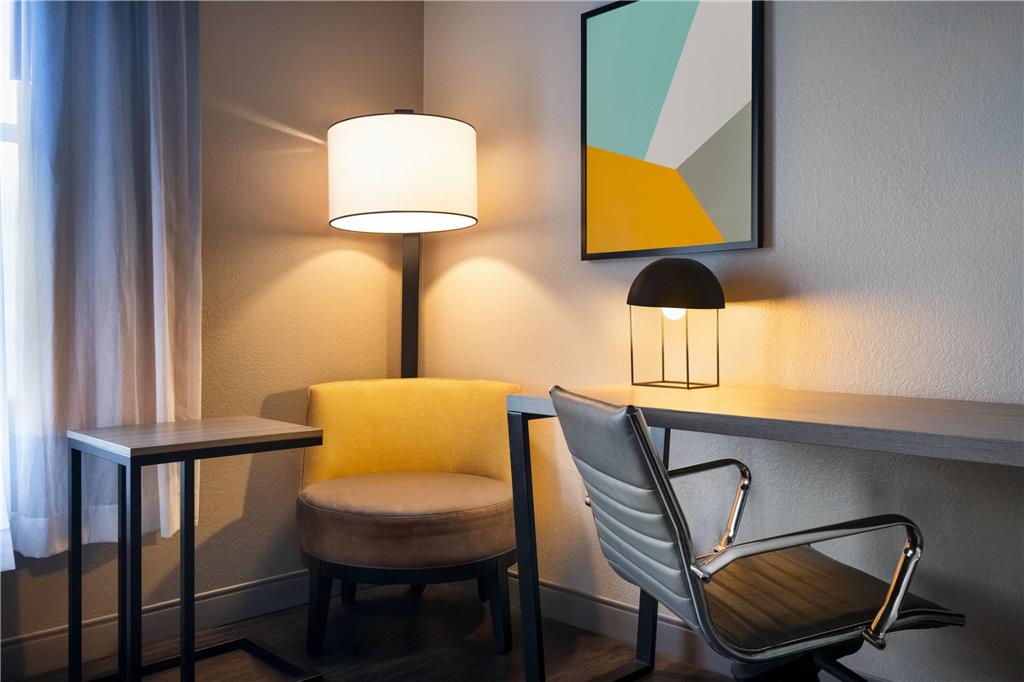 La Quinta Inn & Suites by Wyndham Montgomery - photo 35