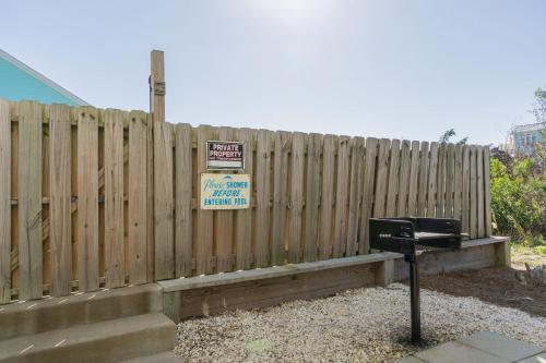 Kiki Hut by Oak Island Accommodations - photo 40