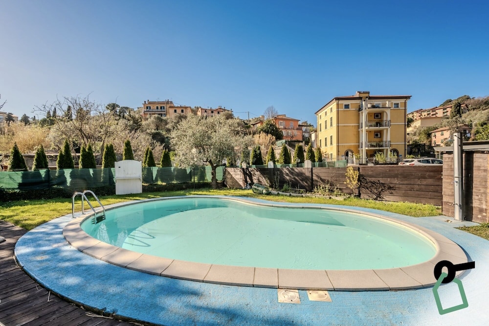 Vienna Hotel Qinghai Golmud Huanghe Middle Road — hotel near Golmud Airport