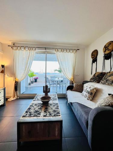 Studio pirate of the Caribbean Sea view — 4-Star Luxury Hotel in Marigot, Saint Martin
