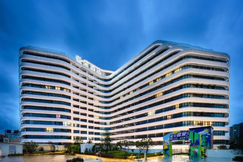 Atour Hotel Zhaoqing Qixingyan — 4-Star Luxury Hotel in Zhaoqing, People's Republic of China