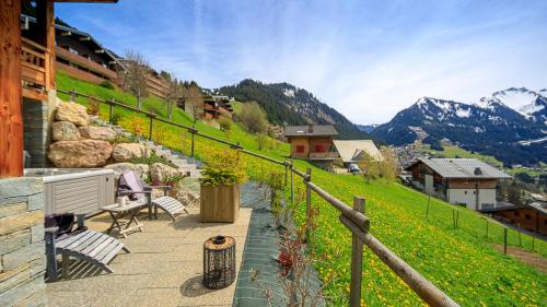 Savoyard Chalet BO Immobilier Multipass A tAc en option au tarif de 3euros par jour et par personne — 4-Star Luxury Hotel in Chatel, France