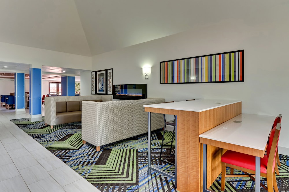Holiday Inn Express Hotel & Suites Bad Axe by IHG - photo 61