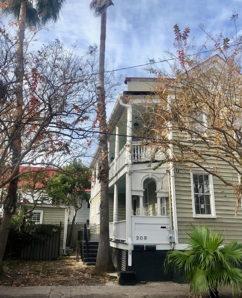 Suites on Coming in Charleston, United States