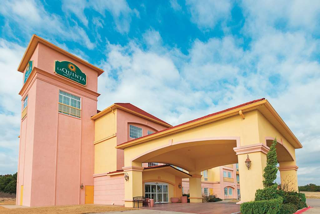 La Quinta Inn & Suites by Wyndham Glen Rose - photo 4