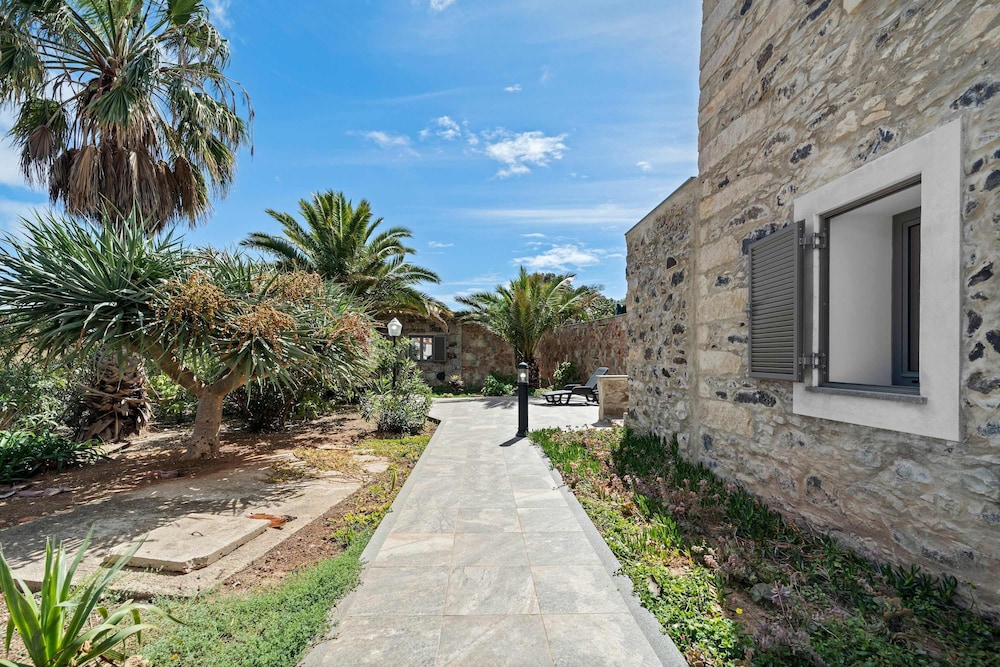 Casa De Pedra — 4-Star Luxury Hotel in Vila Baleira, Portugal