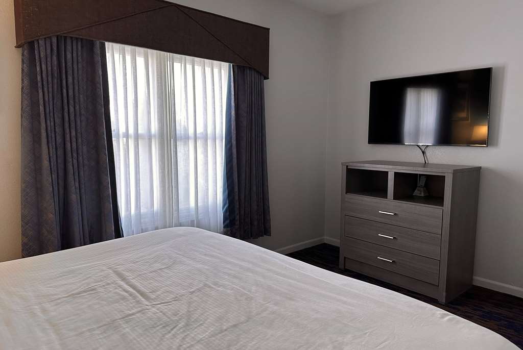 Baymont by Wyndham Indianapolis Northwest - photo 18
