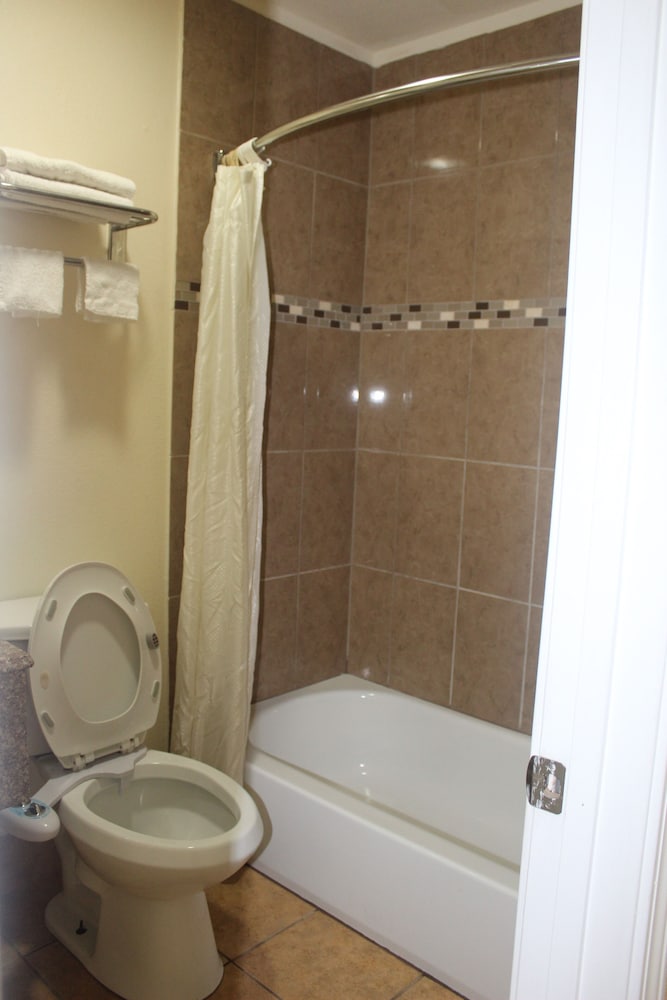 EverGreen Inn & RV - photo 23