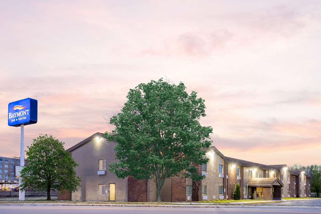 Baymont by Wyndham Beloit - photo 2