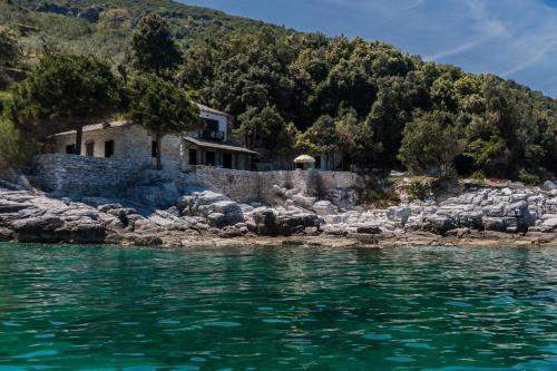 Big Blue Pelion — Pyli