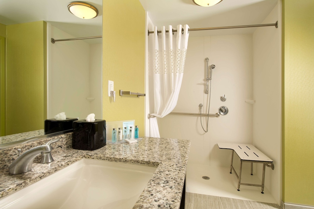 Hampton Inn & Suites Buffalo Airport - photo 10