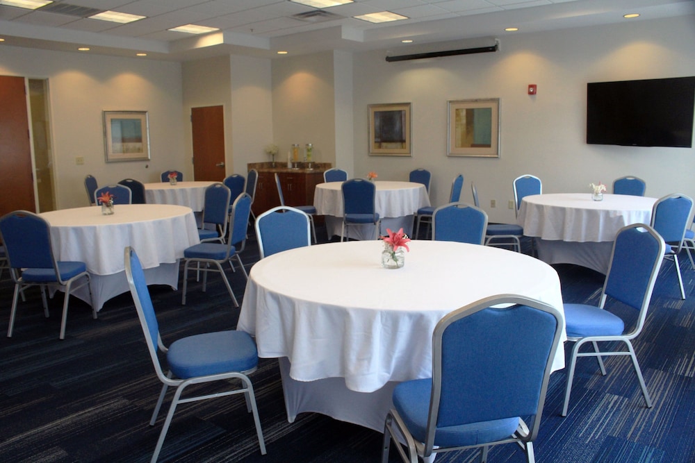 Holiday Inn Express Leland Wilmington Area by IHG - photo 44