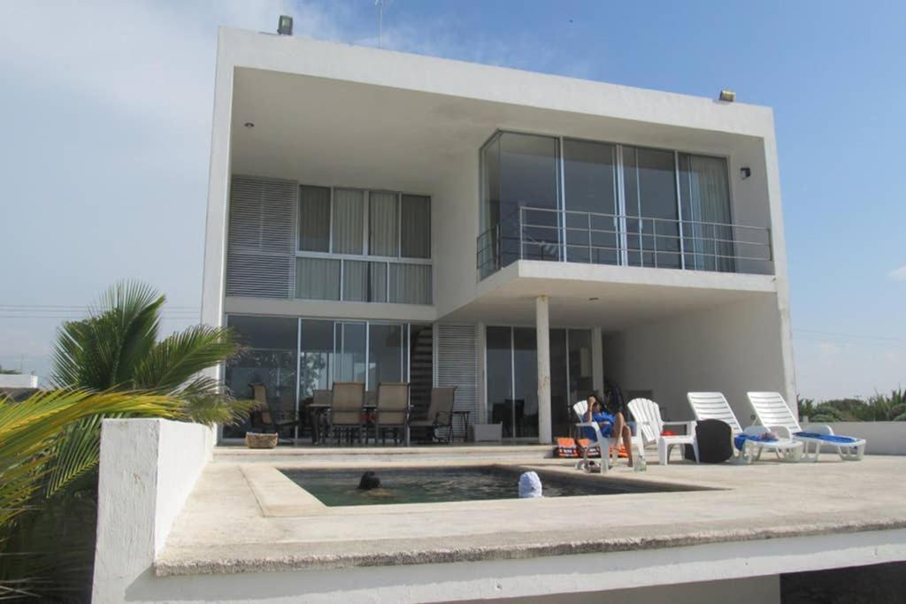 Designer s House Beach Front Superb Ocean View Hi Speed WiFi — 4-Star Luxury Hotel in Telchac Pueblo, Mexico