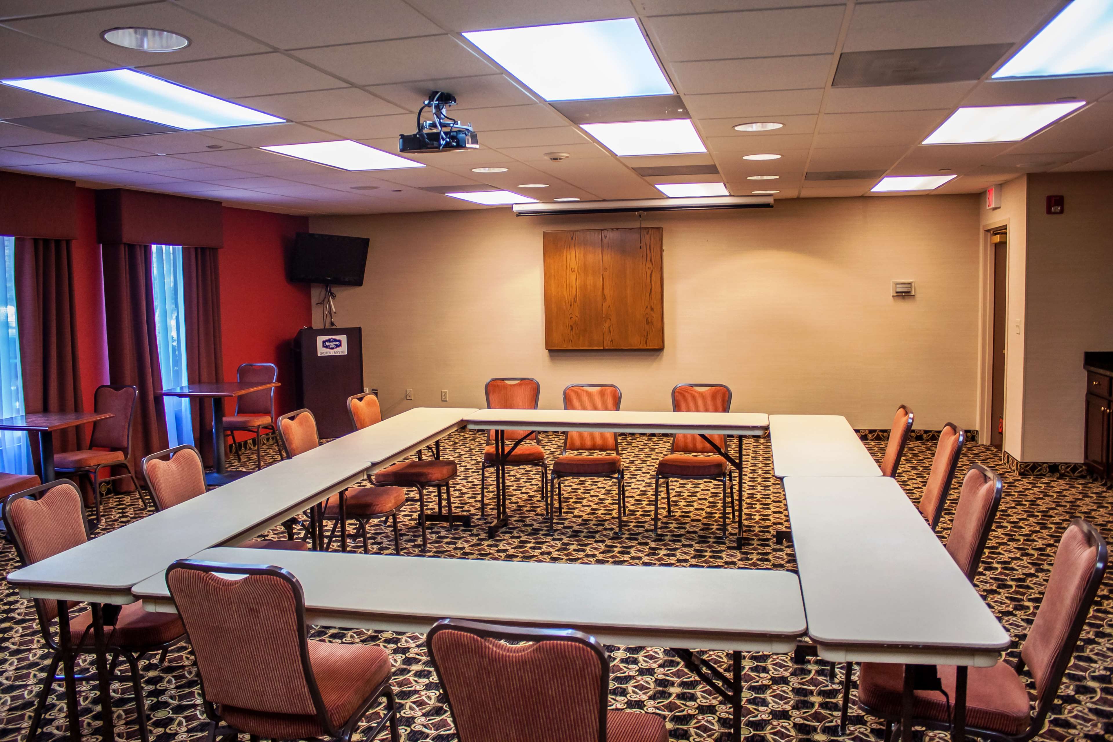 Hampton Inn Groton - photo 20