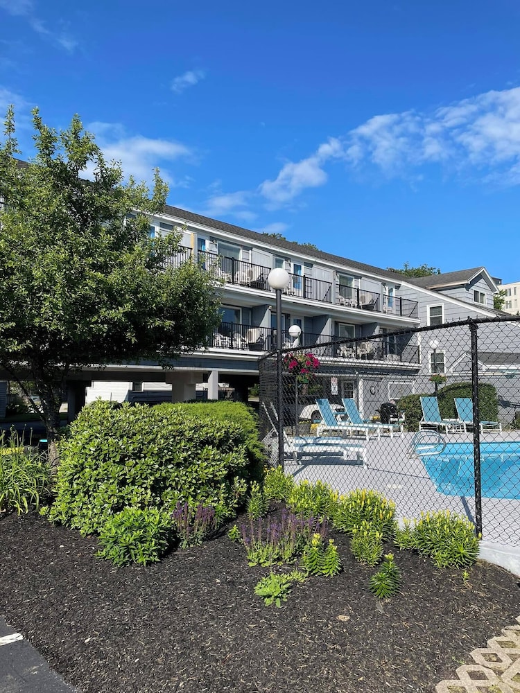 Grand Beach Inn - photo 58