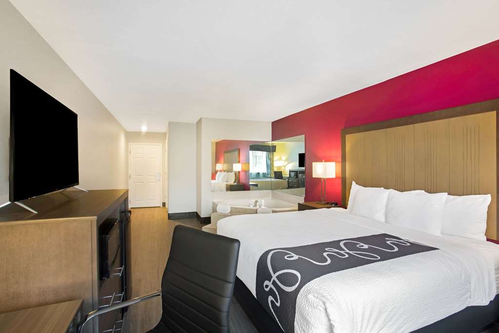 La Quinta Inn & Suites by Wyndham Fort Smith - photo 27