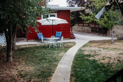 Old World Charm River Views — Lewiston