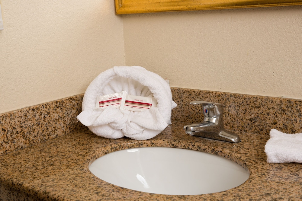 Red Roof Inn & Suites Pigeon Forge Parkway - photo 35