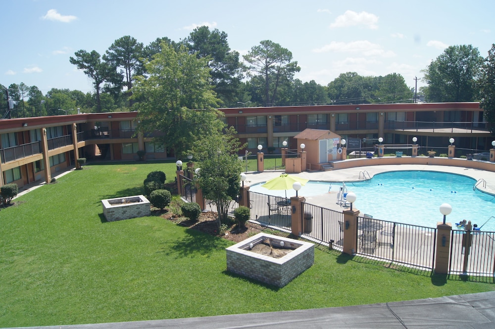 Days Inn by Wyndham Durham Near Duke University - photo 84