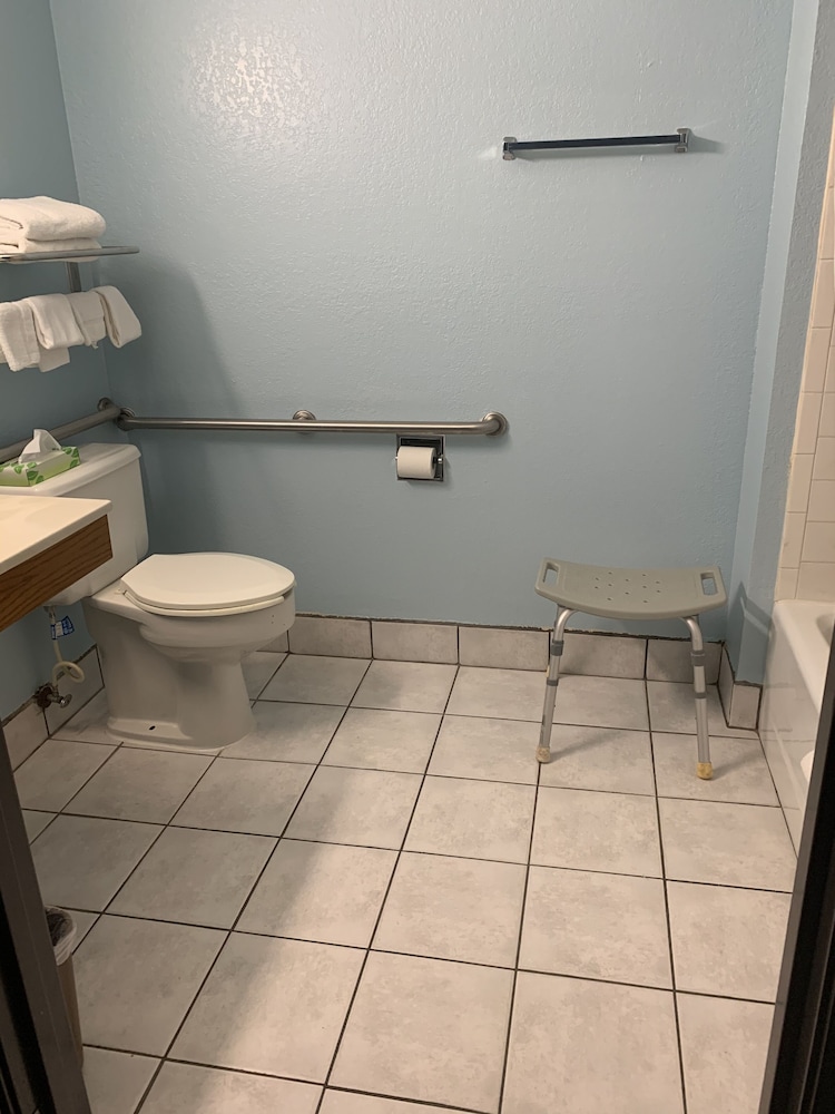 Days Inn by Wyndham Greenwood SC - photo 16